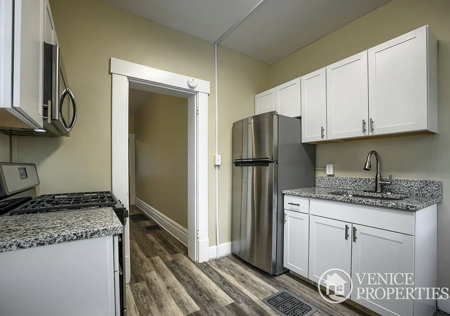 Charming 2BR on Lane Avenue and Indiana — Photo 3