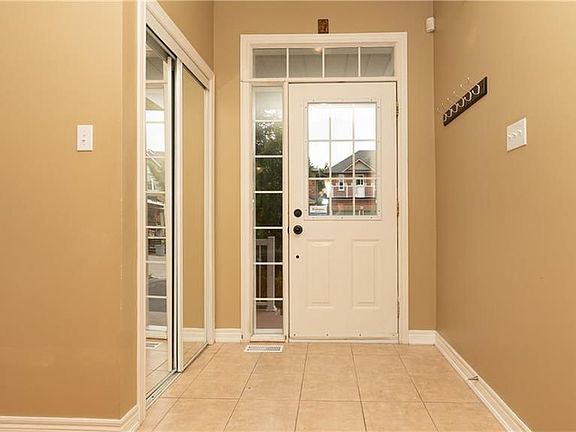 3rd image of 93 Peachwood Cres