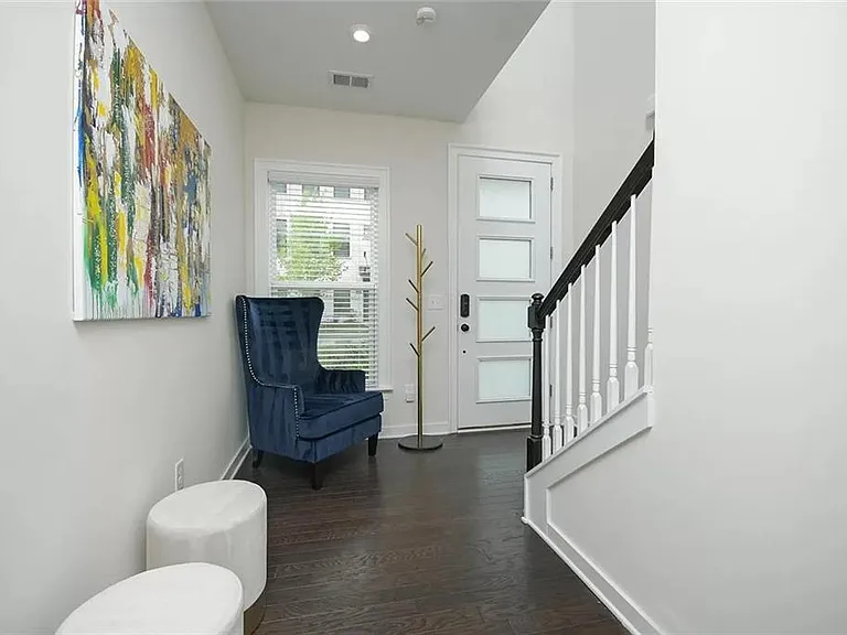 2048 Holtz Ln — Photo 4