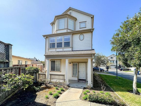 3rd image of 65 Farm Ct