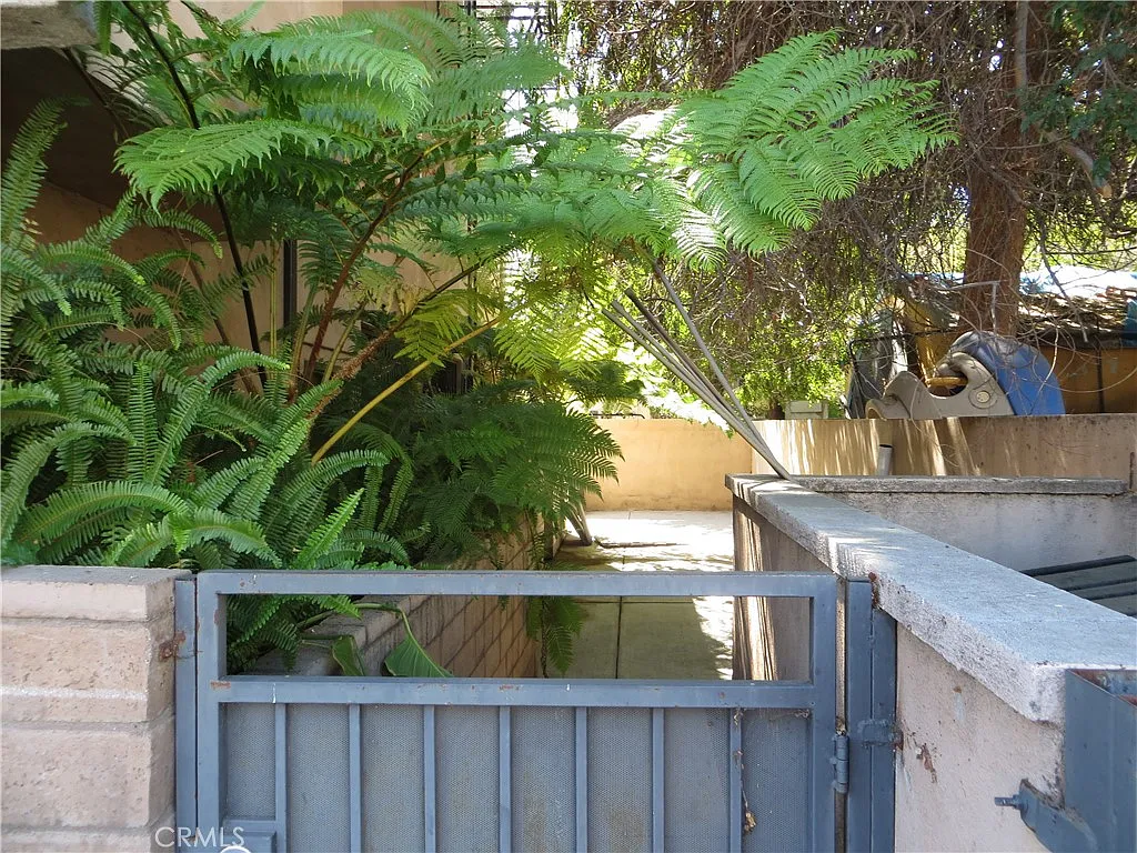 3 bed, 2.5 bath, 1800 sqft, $4,080 — Photo 4