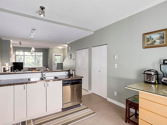 5th image of 6878 Southpoint Dr #11