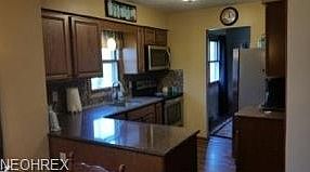 3rd image of 454 Farr Ave