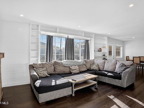 4th image of 538 W Avenue J4
