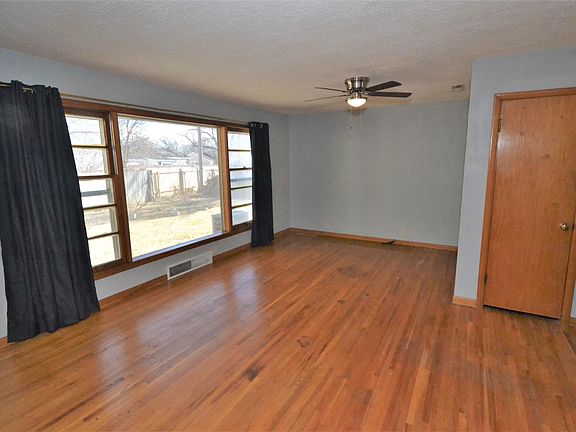 5th image of 65 E 27th Ave