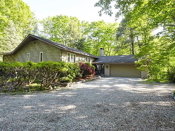 5th image of 48 Fernwood Dr