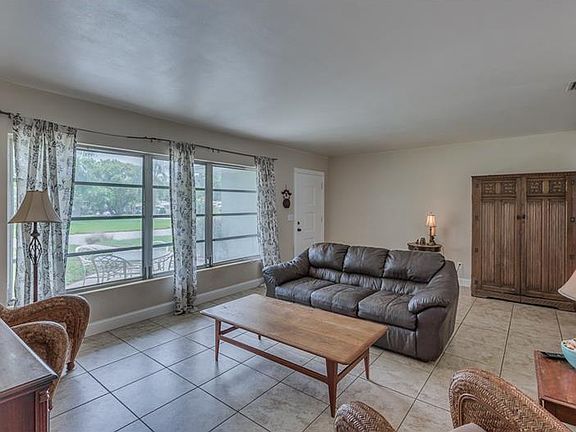 3rd image of 2070 Magnolia Dr