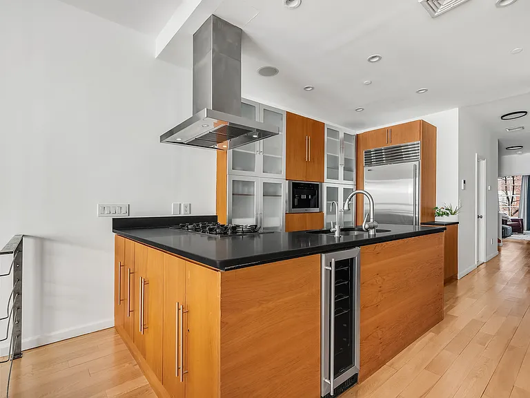 104 E 36th St #2 — Photo 8