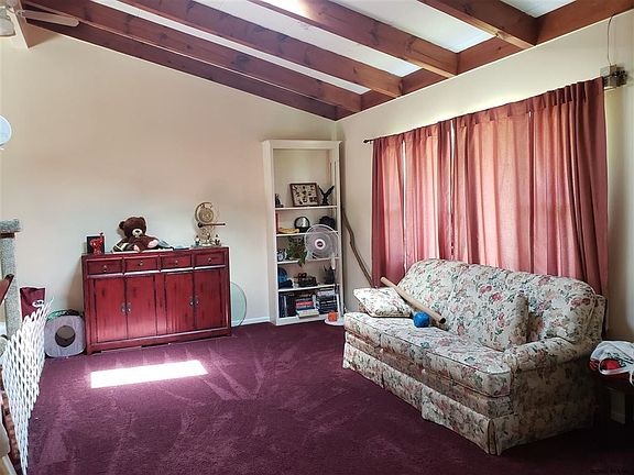 5th image of 4 Pinewood Ave