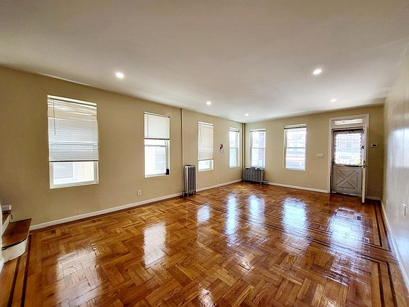4th image of 3220 Fenton Ave