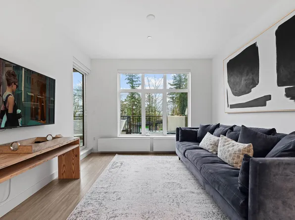 733 E 3rd St #107, North Vancouver, BC V7L 1G8