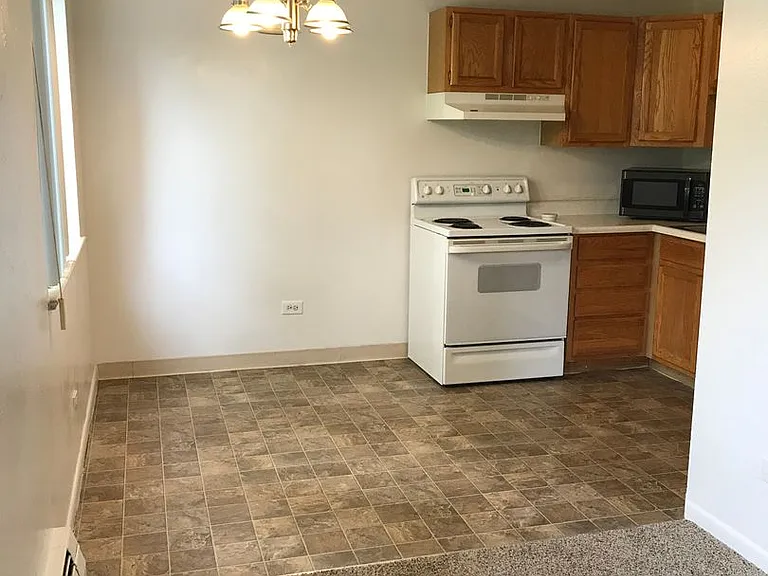 95 N Clarkson St Carolyn Arms Apartments — Photo 6