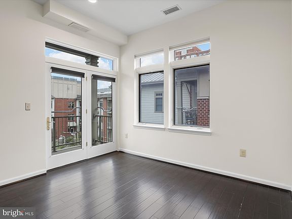 3rd image of 309 Holland Ln Unit 329