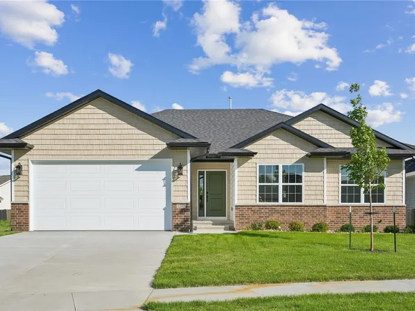 1239 Sand Prairie Dr, Iowa City, IA 52240