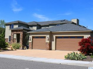 3062 Bluffs Dr, Richland, WA
