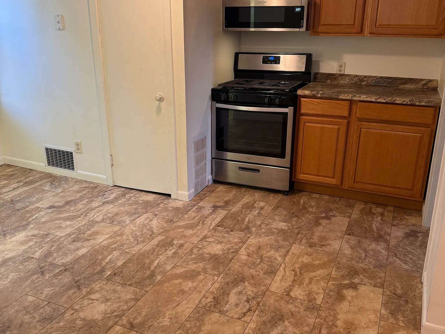 3 bed, $1,100 — Photo 2