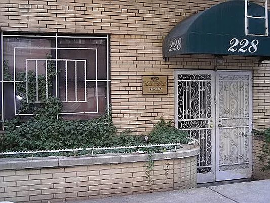 1st image of 230 E 52nd St #1A