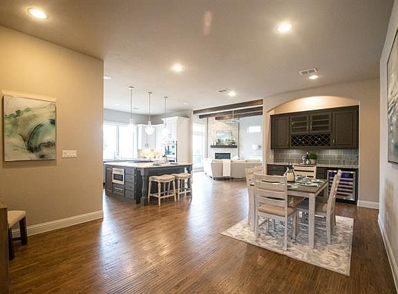 4th image of 300 Barrington Cir
