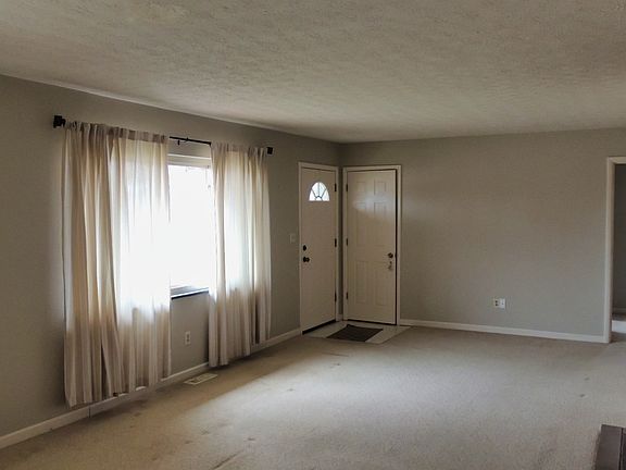 3rd image of 1017 Chateau Dr