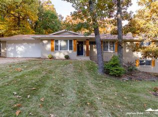 943 E Oaks Manor Dr, Fayetteville, AR 72703
