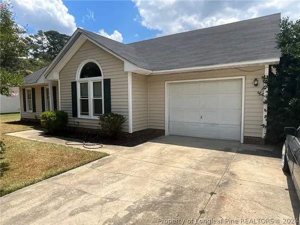 124 Live Oak Dr, Raeford, NC 28376