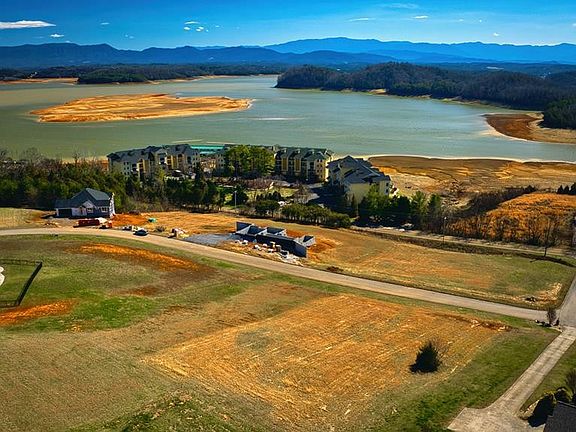 2nd image of 205 Eagle View Dr #8