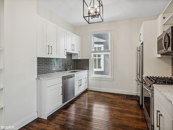 5th image of 2049 W Bradley Pl