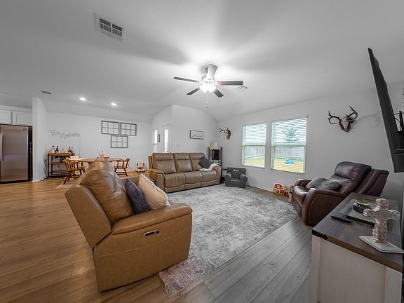 3rd image of 440 Sebring Cir