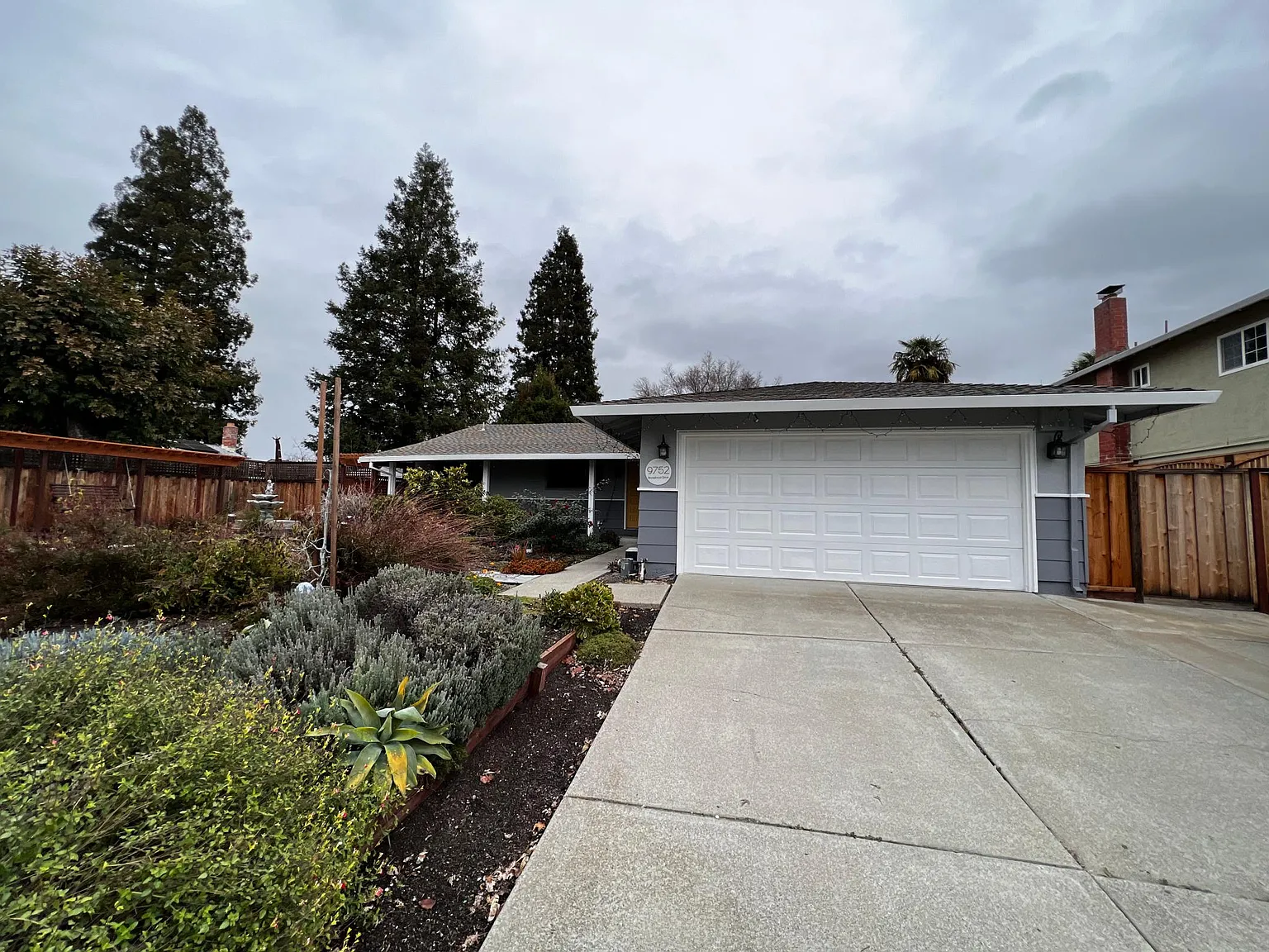 9752 Broadmoor Dr photo 1