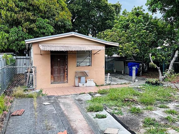 5th image of 520 NW 23rd Ave