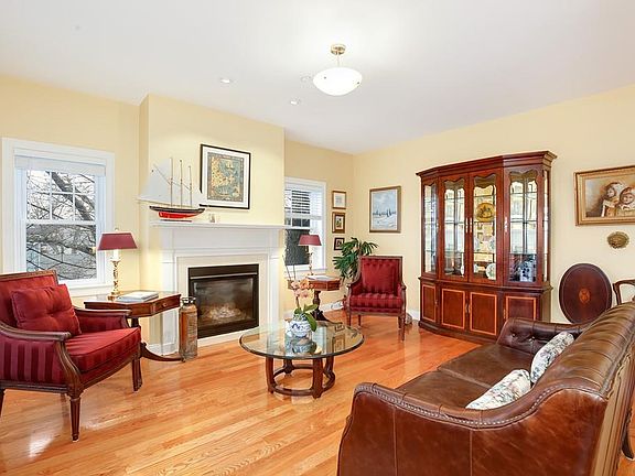 3rd image of 19 Buena Vista St #B