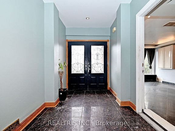 4th image of 622 The Queensway Rd