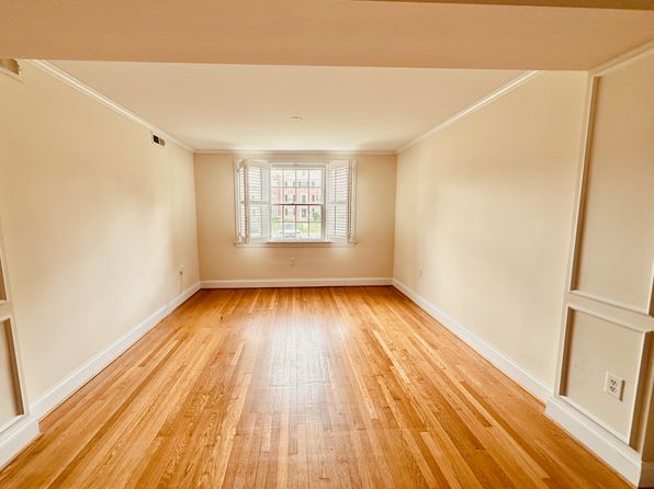 48 E Lock Ln UNIT 1