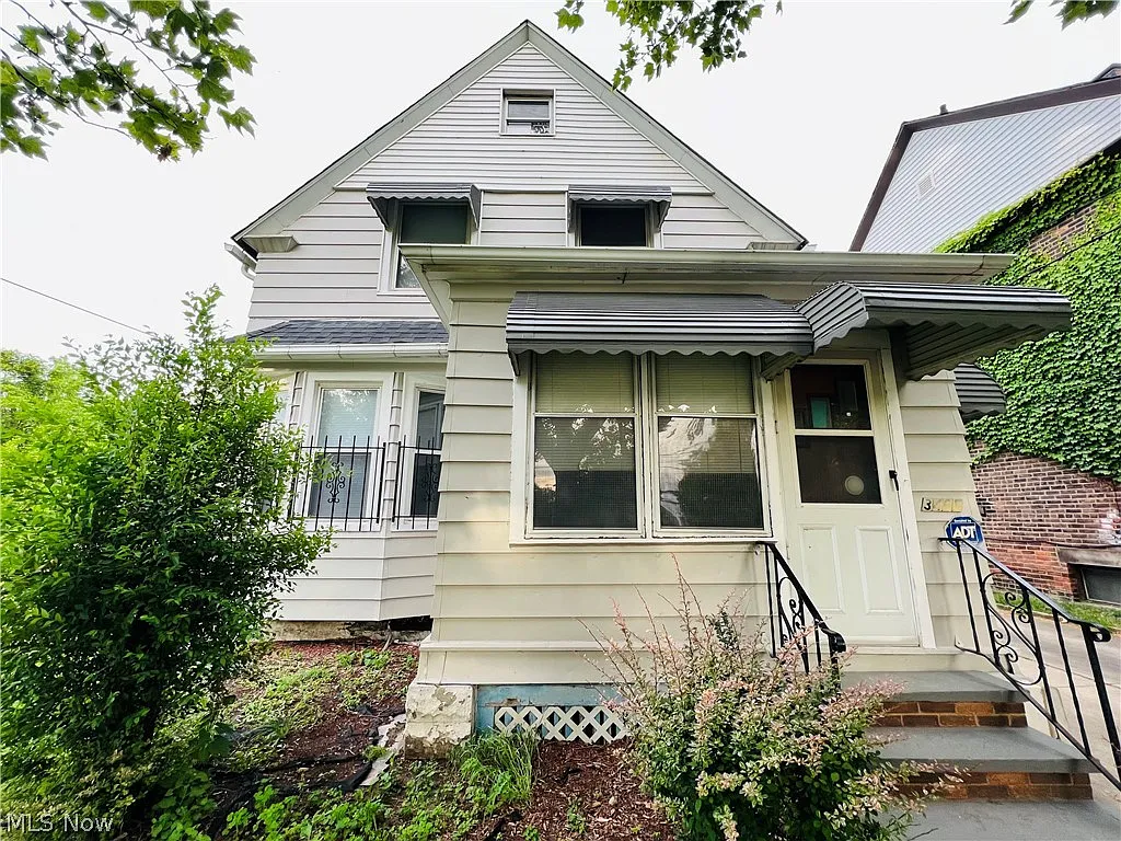 3465 E 69th St photo 1