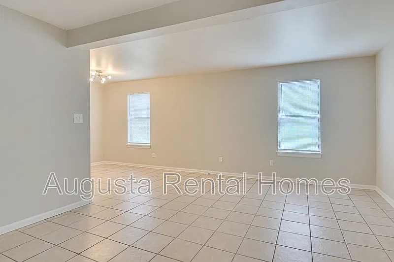 2 bed, 1.0 bath, 828 sqft, $975 — Photo 3