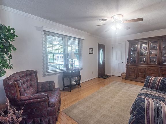5th image of 147 Holly Hill Dr