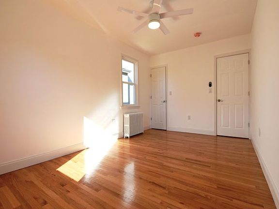 2nd image of 555 Davis Ave