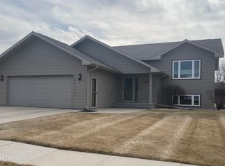 1806 13th Ave NE, Watertown, SD 57201