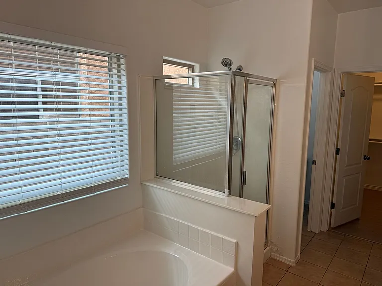 1682 E Fontana Dr — Photo 9