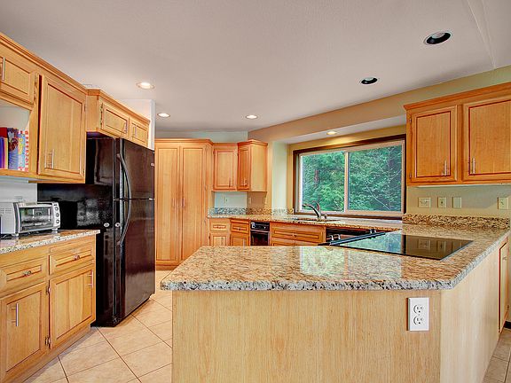 3rd image of 3808 NW Lakeview Pl