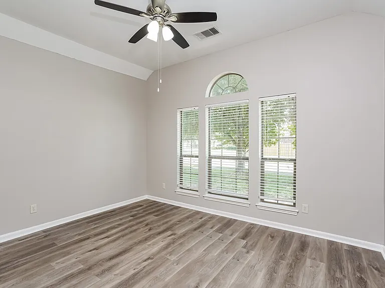 5403 Belvedere Dr — Photo 17