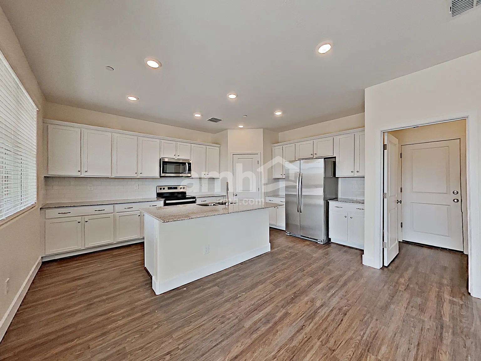 4 bed, 3.0 bath, 2273 sqft, $2,750 — Photo 2