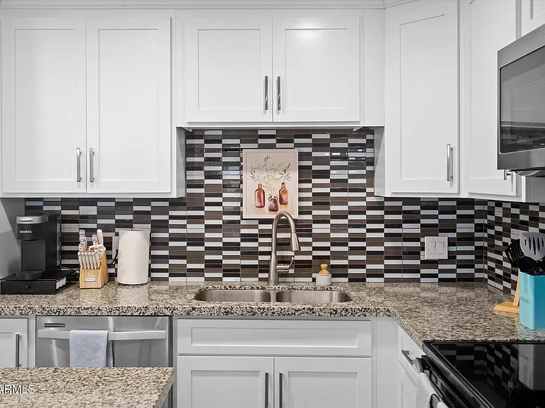 1211 W Palomino Dr — Photo 16
