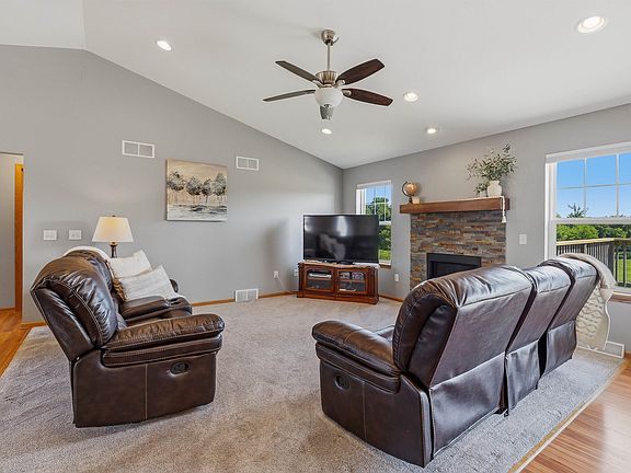5th image of 105 Honeycrisp Dr