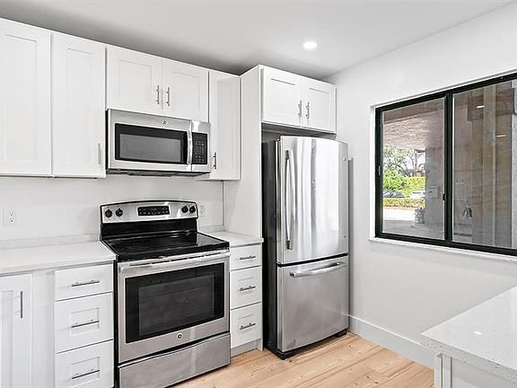 4th image of 501 Seafarer Cir APT 103
