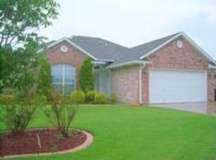 2517 Ridgewood Dr, Moore, OK 73160