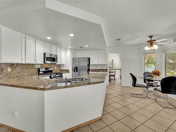 4th image of 742 Spruce Tree Cir