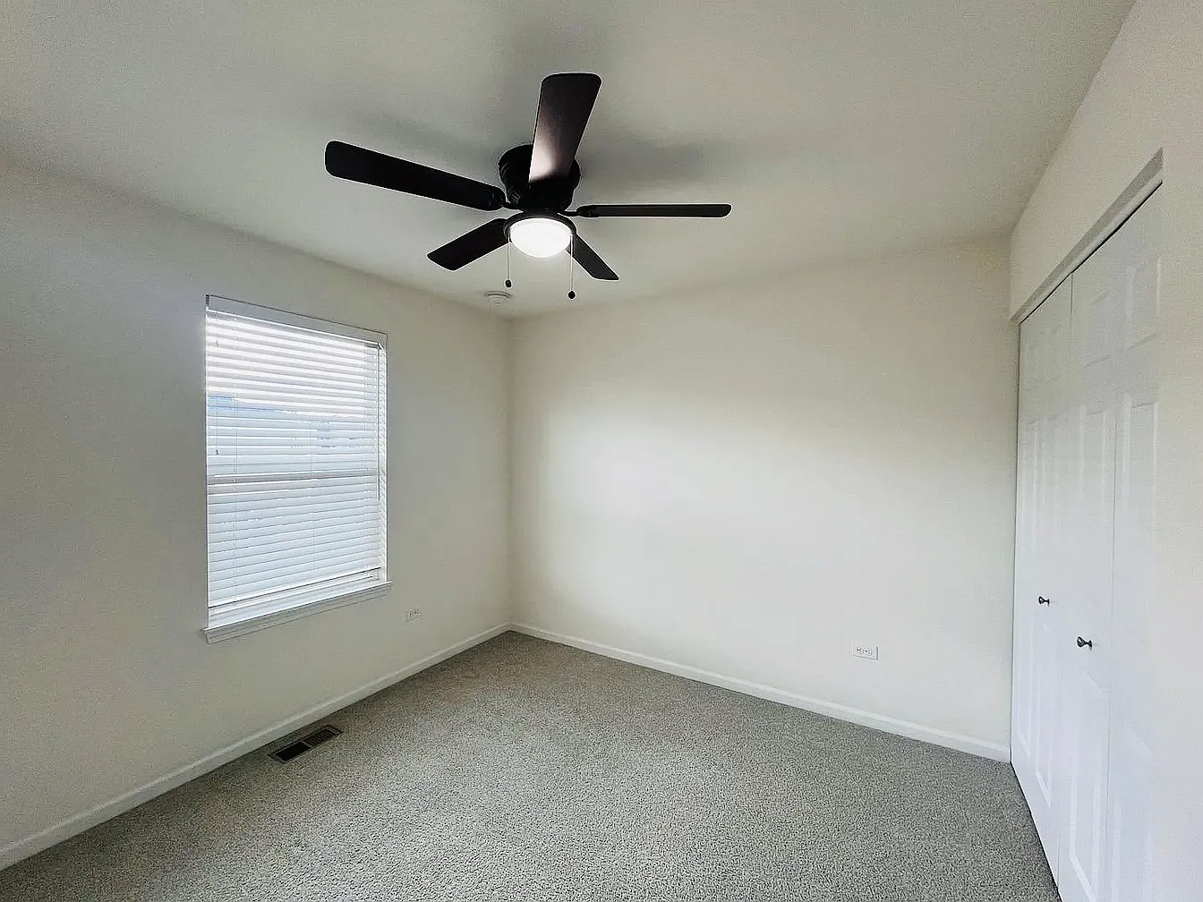 3 bed, 2.5 bath, 1910 sqft, $3,195 — Photo 3