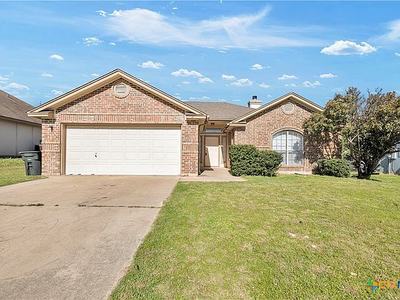 2nd image of 2703 Larkspur Dr