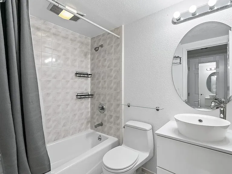 230 Guerrero St #B — Photo 11